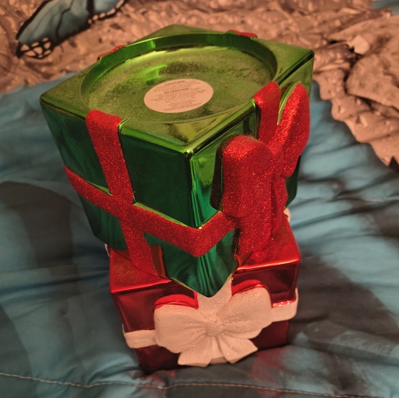 Green and Red Gift Box Candle Holder - Picture 1 of 1